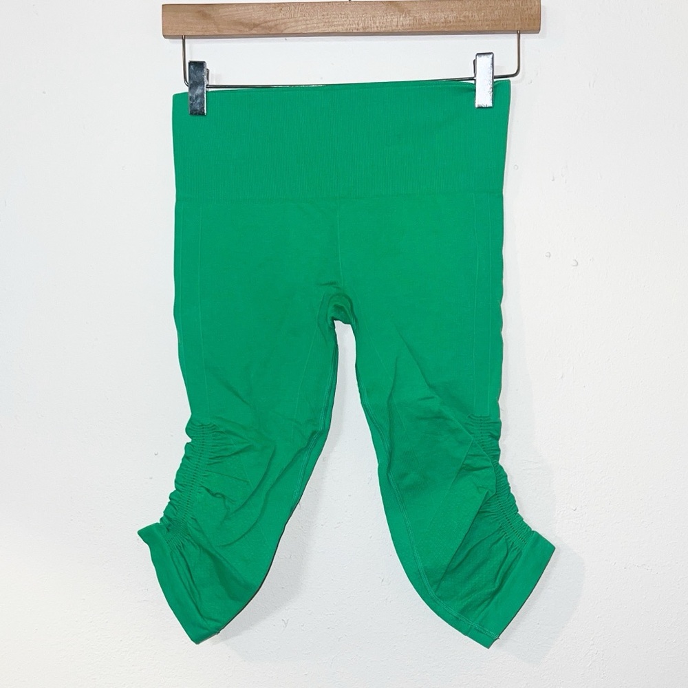 Lululemon in the flow green crop II seamless moisture wicking yoga leggings